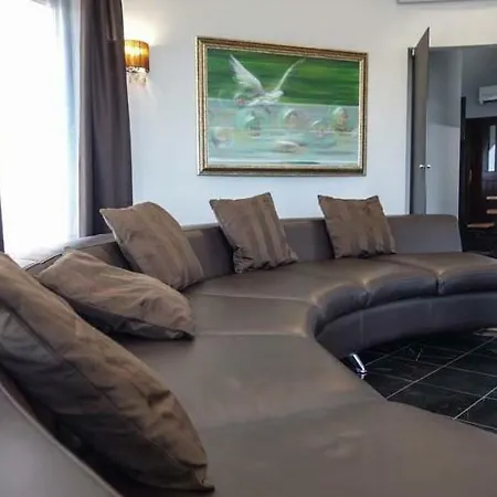 Panoramic 3br Penthouse In The Heart Of