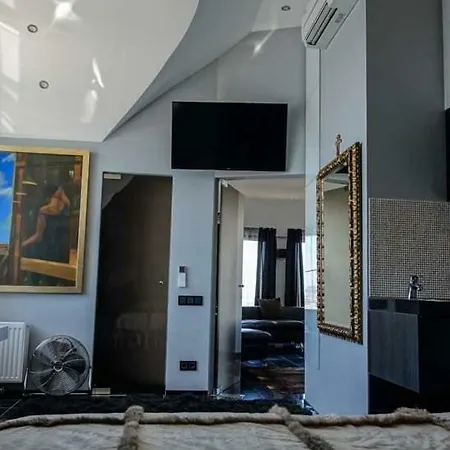 Апартаменти Panoramic 3br Penthouse In The Heart Of